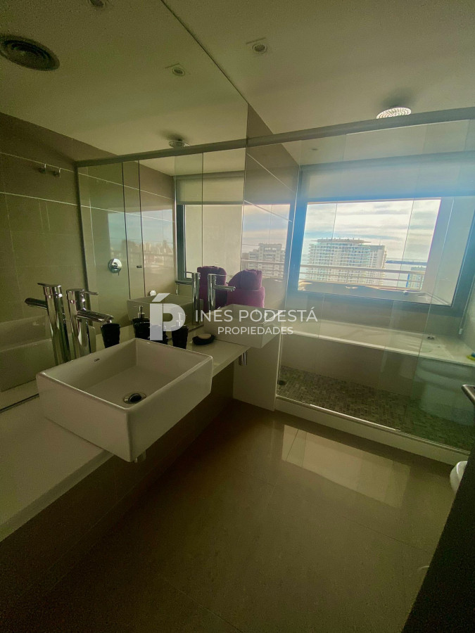 Apartamento ID.40242 - Apartamento Pent-house en Venta Punta del Este 