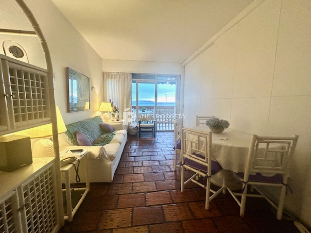 Apartamento ID.8139 - Alquiler Mansa  frente al mar con 2 Dormitorios y 2 baños