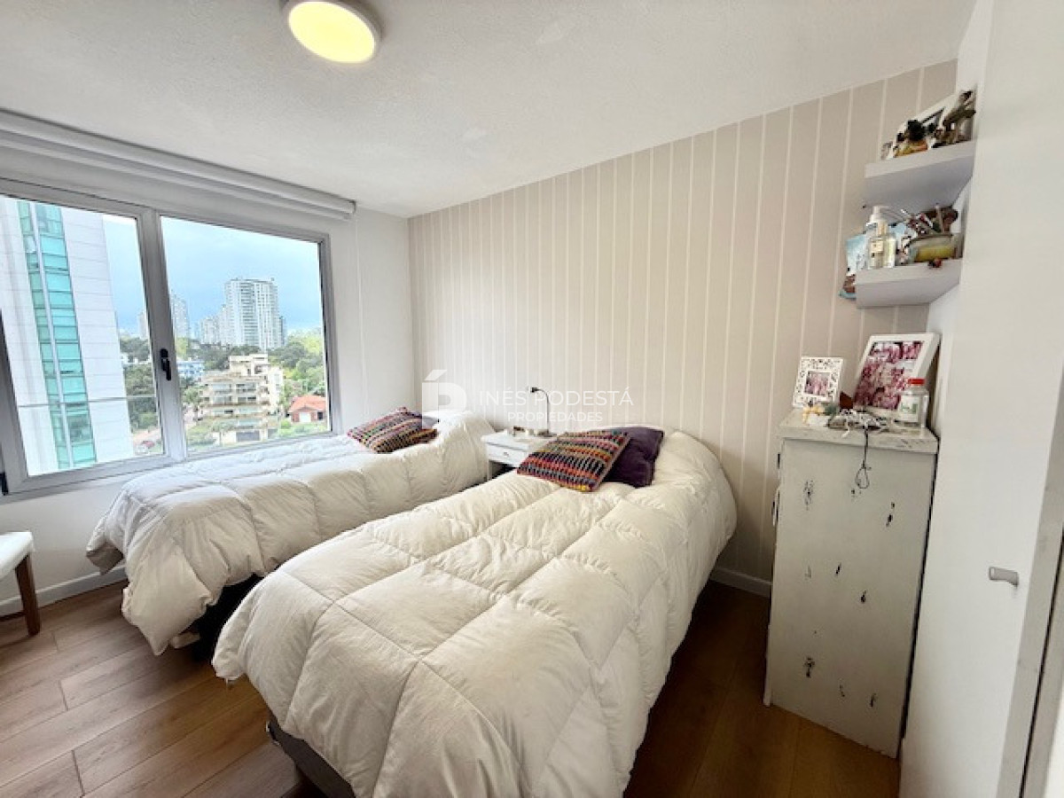 Apartamento ID.8896 - Venta y alquiler en Brava departamento de 4 dormitorios, 3 baños y toilette