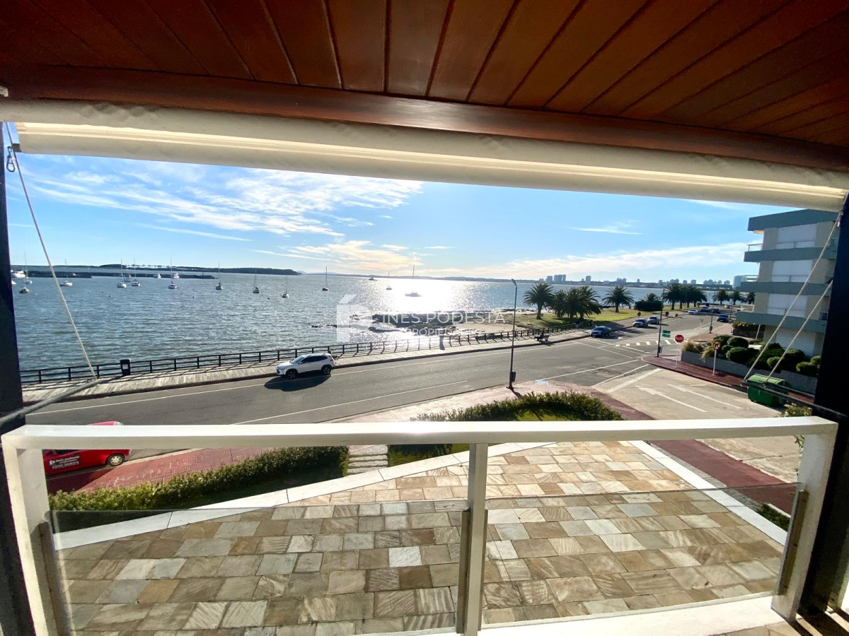 Apartamento ID.4935 - Apartamento en Venta 4 dormitorios zona Puerto