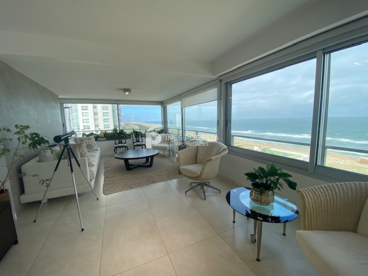 Apartamento ID.38552 - Tiburón en brava con 3 dormitorios y servicio Punta del Este