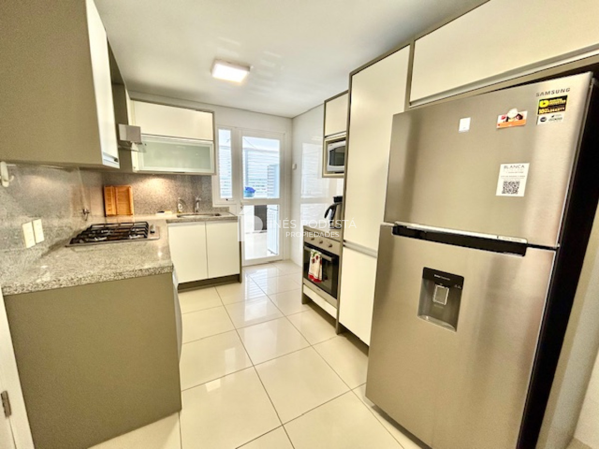 Apartamento ID.7998 - Alquiler Apartamento en  Mansa, Punta del Este, 2 Dormitorios.