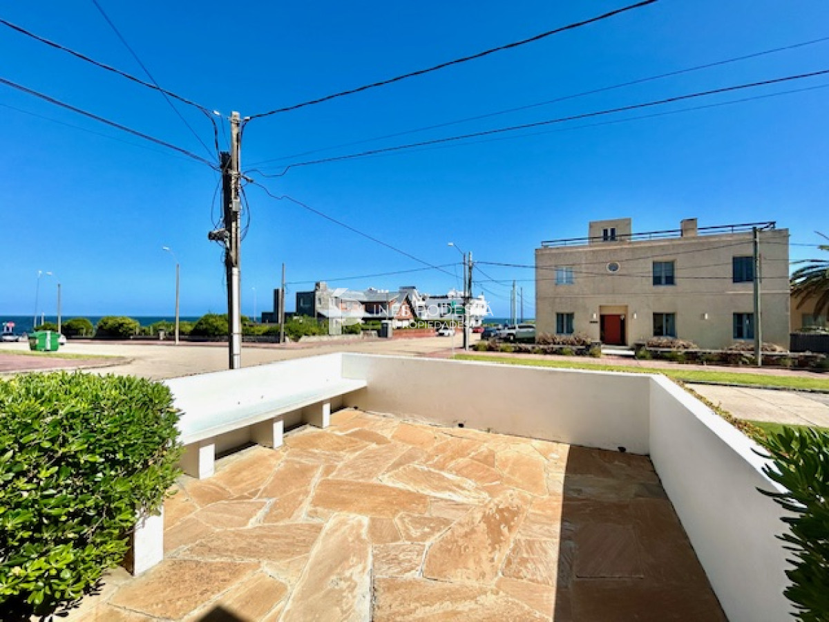 Apartamento ID.40163 - Alquiler en Faro con 3 dormitorios y dependencia de servicio 