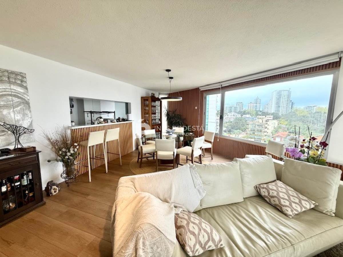 Apartamento ID.8896 - Venta y alquiler en Brava departamento de 4 dormitorios, 3 baños y toilette