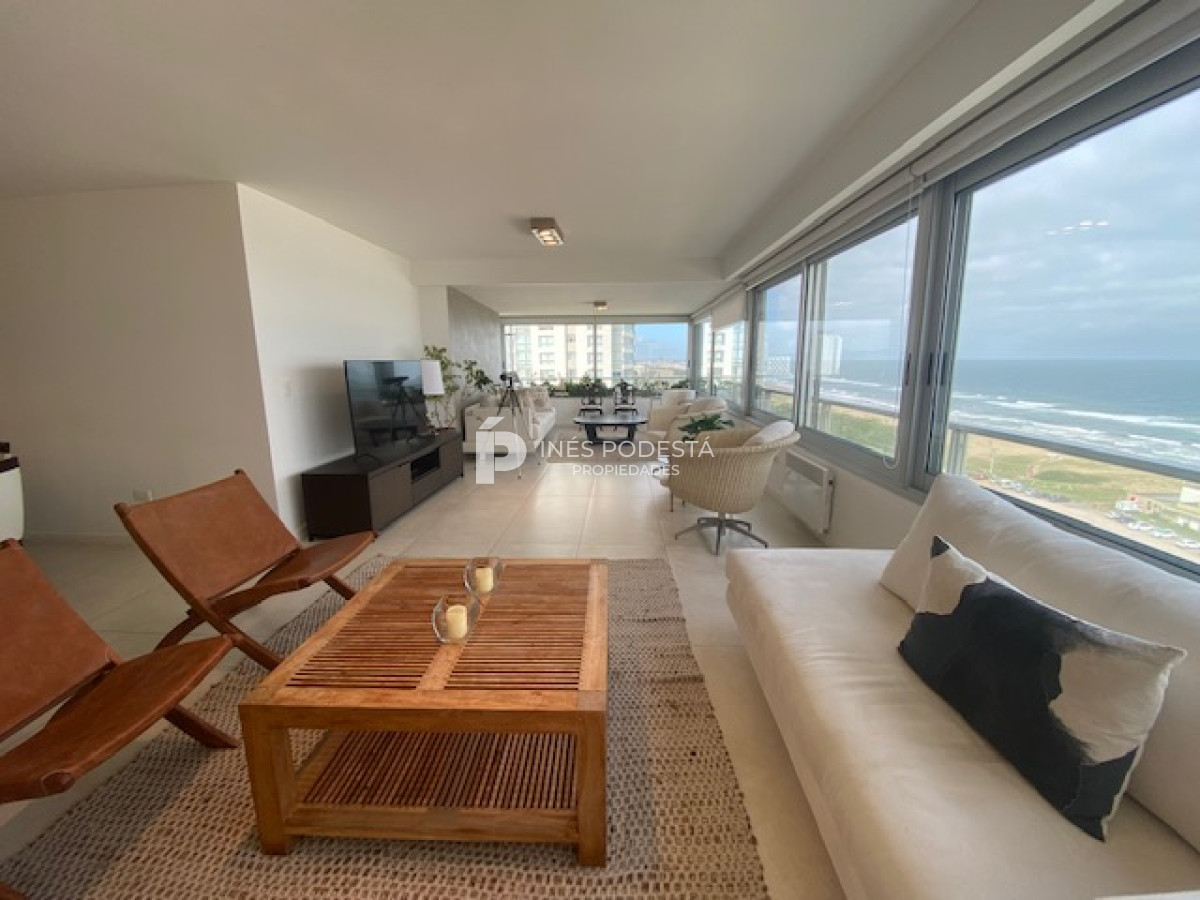 Apartamento ID.38552 - Tiburón en brava con 3 dormitorios y servicio Punta del Este