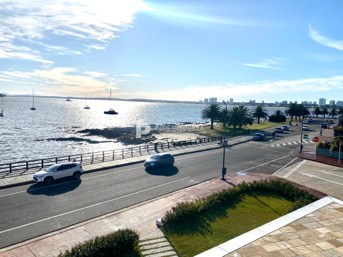Apartamento ID.4935 - Apartamento en Venta 4 dormitorios zona Puerto