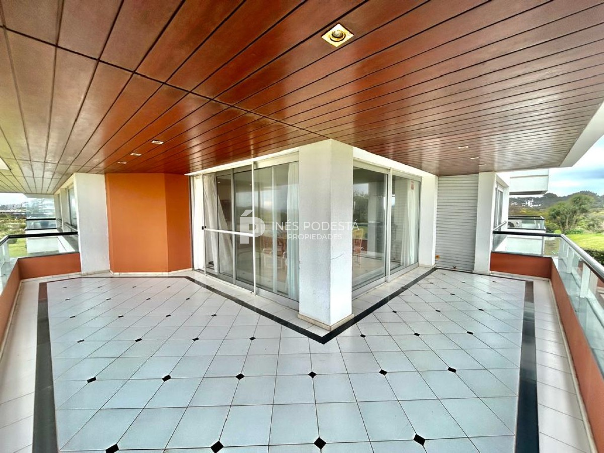 Apartamento ID.8564 - Alquiler en Brava con 4 suites! Frente al mar 