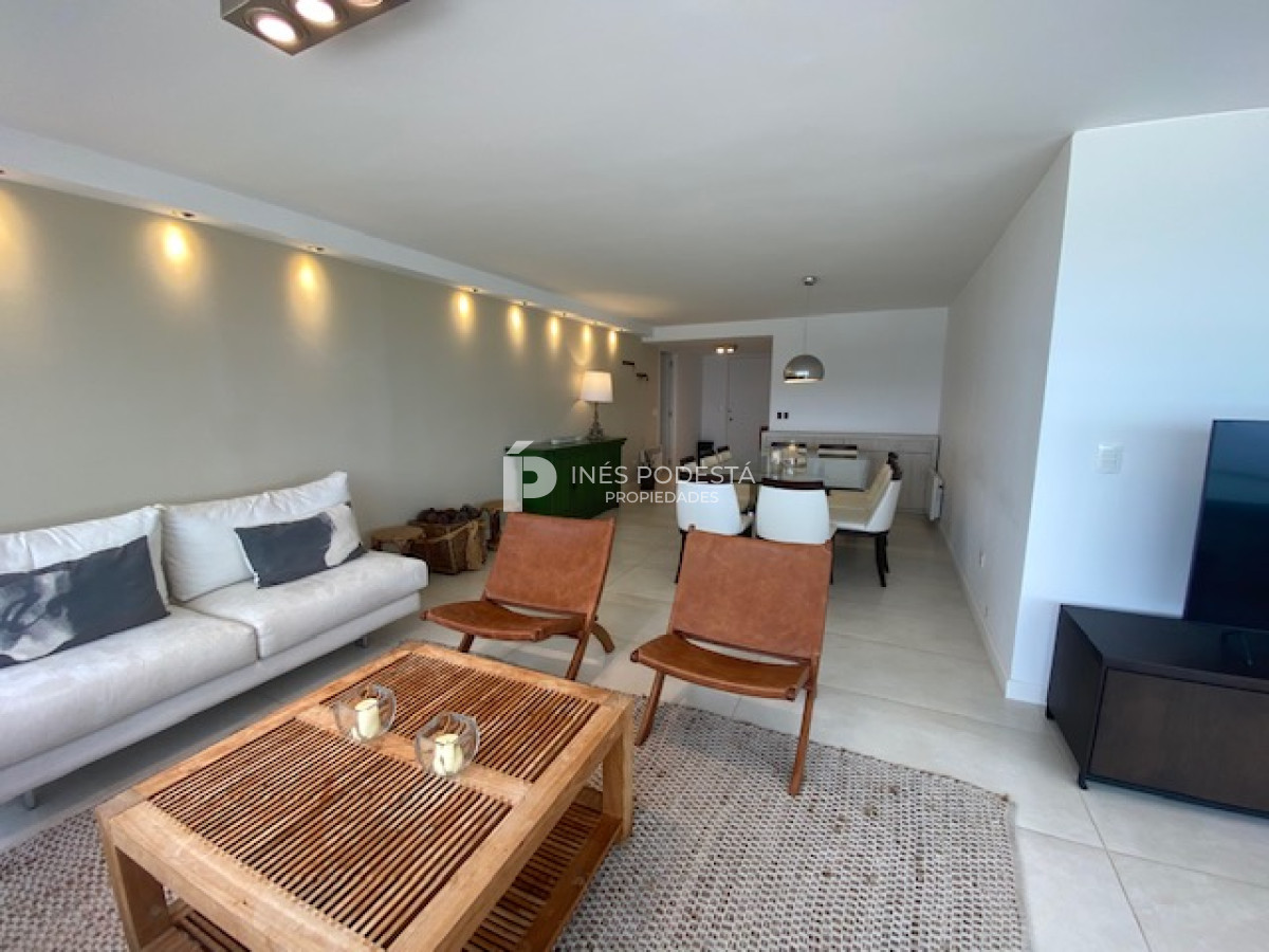Apartamento ID.38552 - Tiburón en brava con 3 dormitorios y servicio Punta del Este