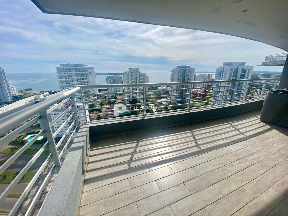Apartamento ID.40242 - Apartamento Pent-house en Venta Punta del Este 