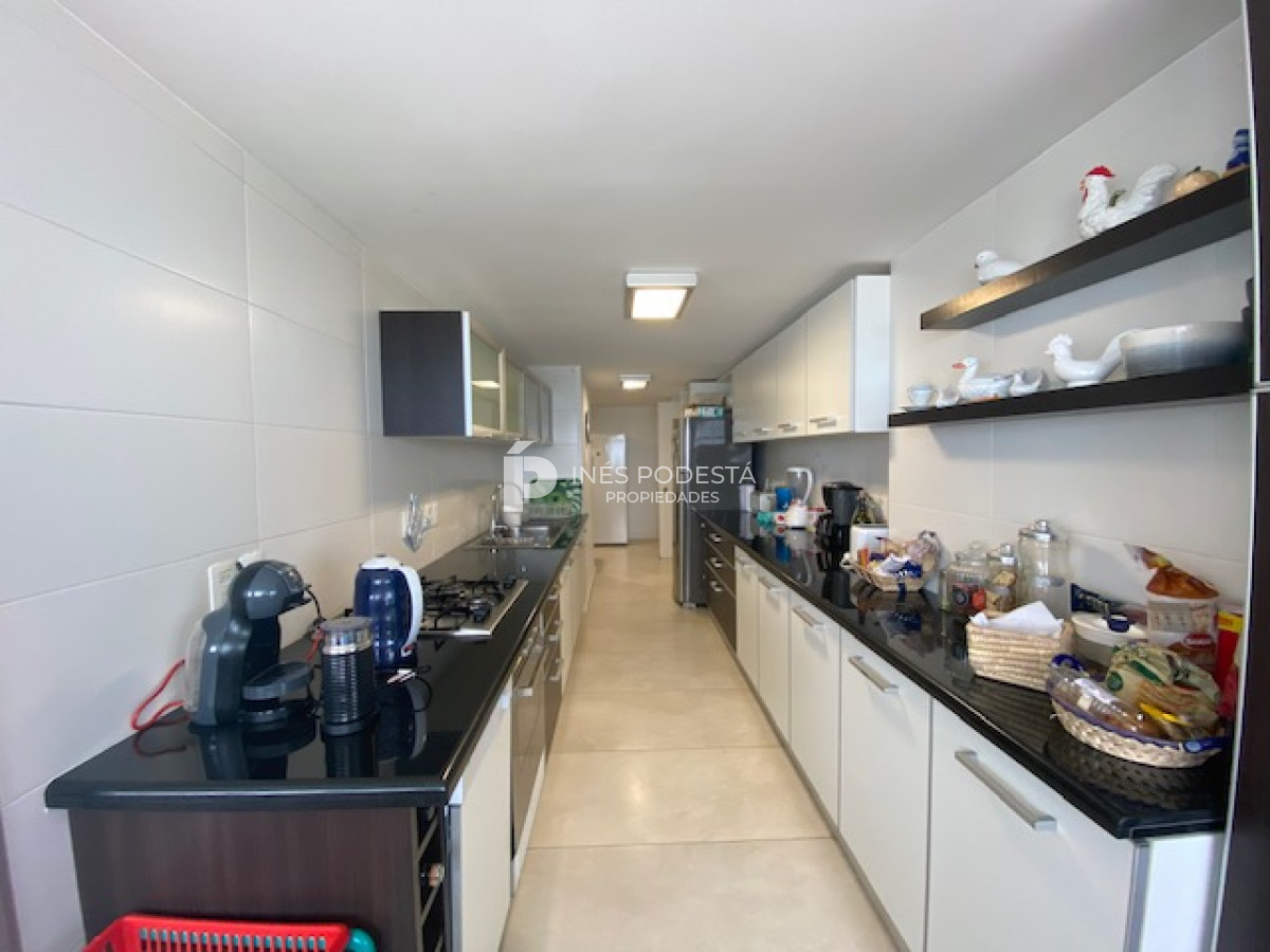 Apartamento ID.38552 - Tiburón en brava con 3 dormitorios y servicio Punta del Este