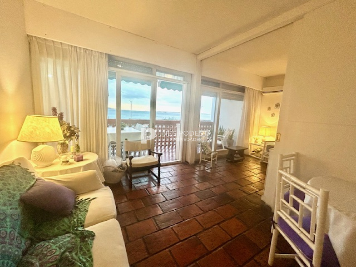 Apartamento ID.8139 - Alquiler Mansa  frente al mar con 2 Dormitorios y 2 baños