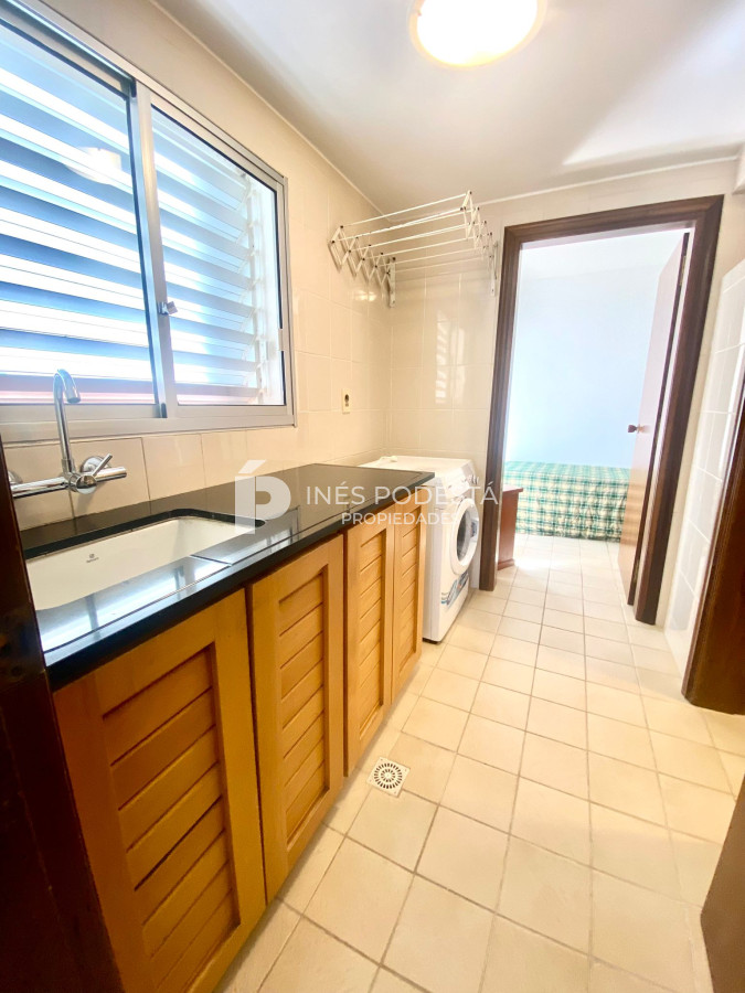 Apartamento ID.8201 - Venta y alquiler departamento de  3 Dormitorios y dependencia de servicio