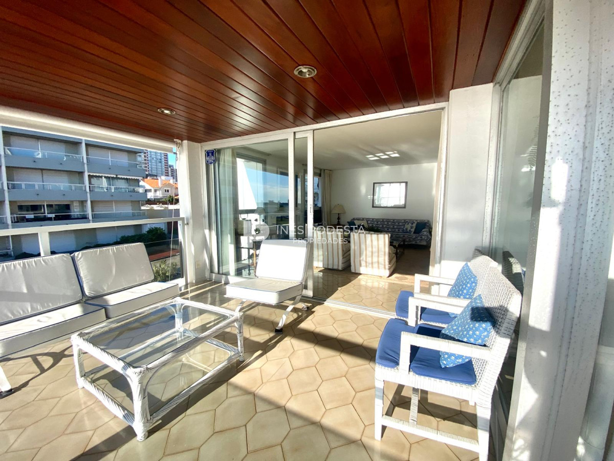 Apartamento ID.4935 - Apartamento en Venta 4 dormitorios zona Puerto