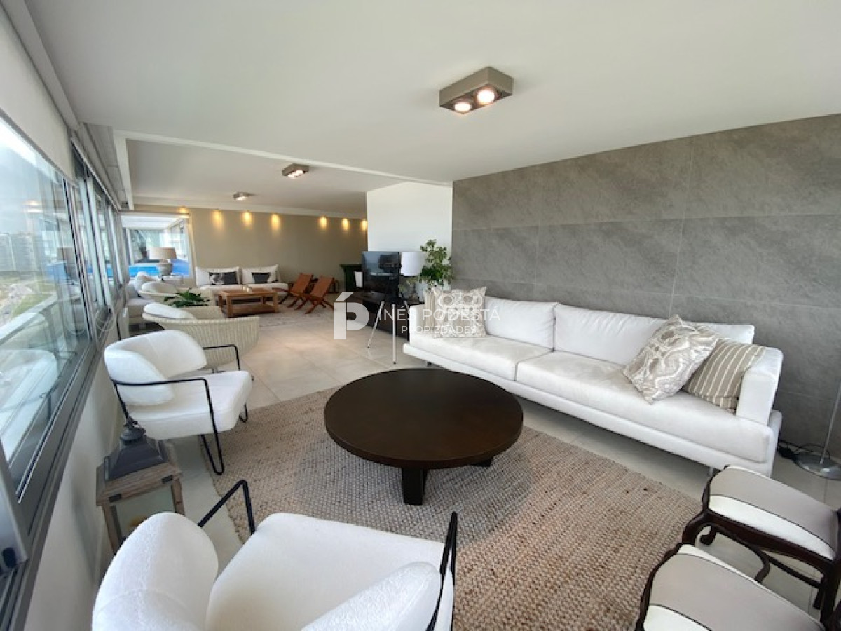 Apartamento ID.38552 - Tiburón en brava con 3 dormitorios y servicio Punta del Este