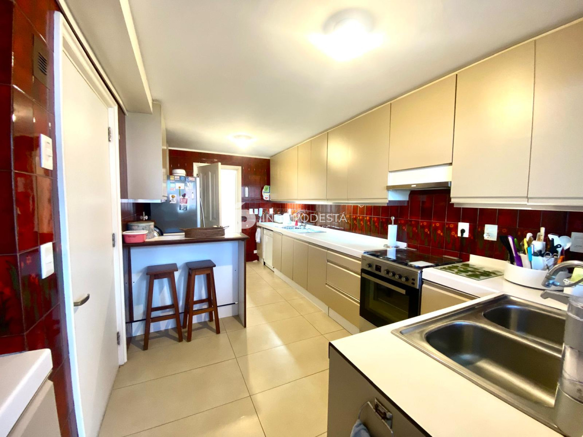 Apartamento ID.4935 - Apartamento en Venta 4 dormitorios zona Puerto