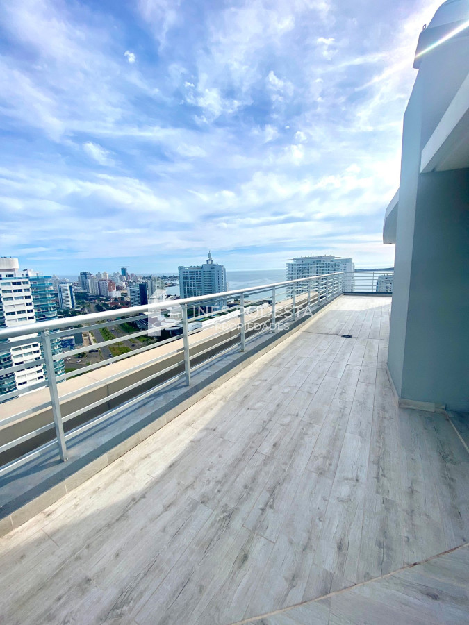 Apartamento ID.40242 - Apartamento Pent-house en Venta Punta del Este 