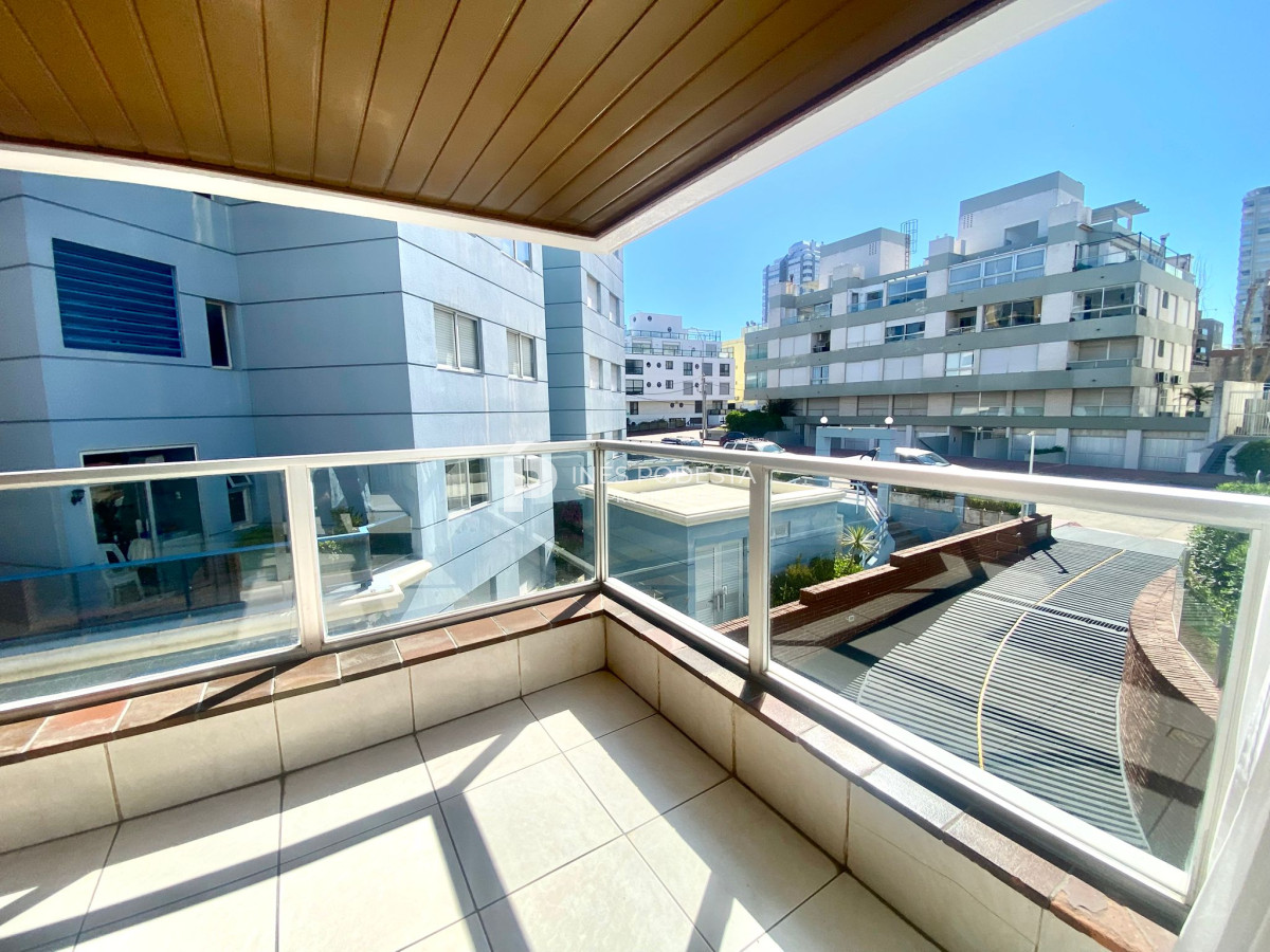 Apartamento ID.8201 - Venta y alquiler departamento de  3 Dormitorios y dependencia de servicio