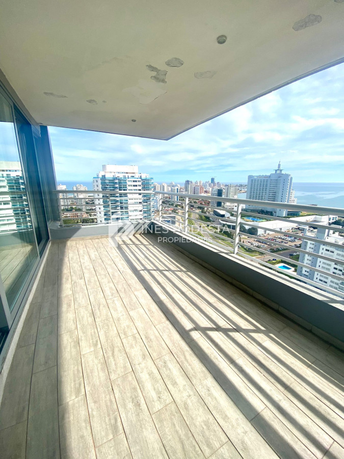 Apartamento ID.40242 - Apartamento Pent-house en Venta Punta del Este 