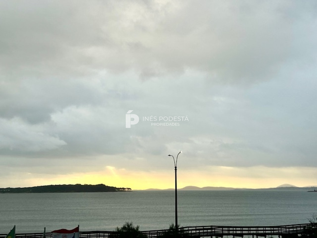 Apartamento ID.8139 - Alquiler Mansa  frente al mar con 2 Dormitorios y 2 baños