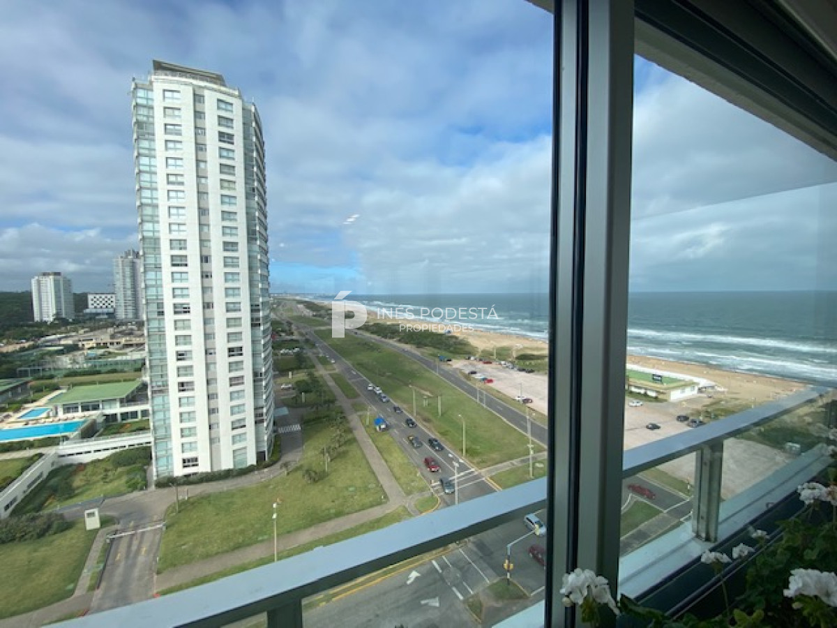 Apartamento ID.38552 - Tiburón en brava con 3 dormitorios y servicio Punta del Este