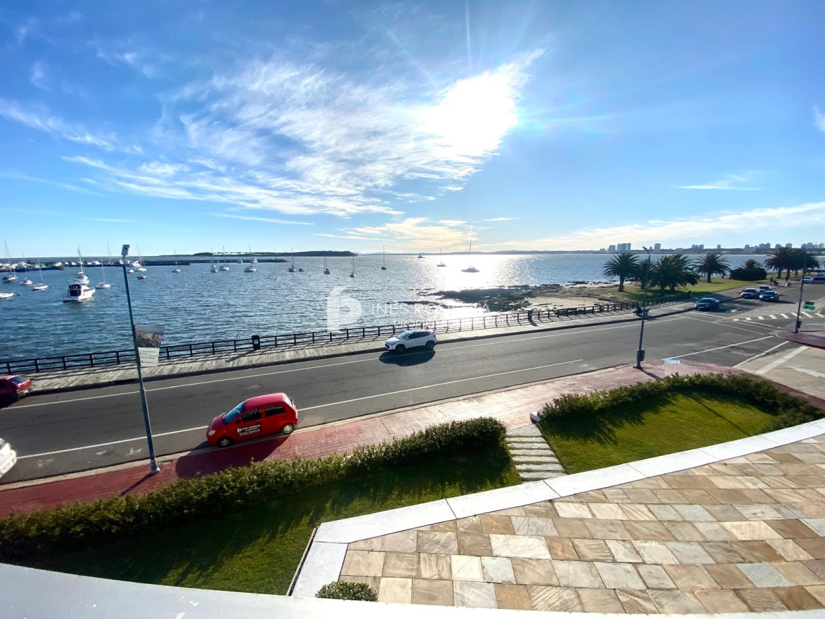 Apartamento ID.4935 - Apartamento en Venta 4 dormitorios zona Puerto