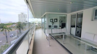 Apartamento en Alquiler de 3 dormitorios en Punta del Este