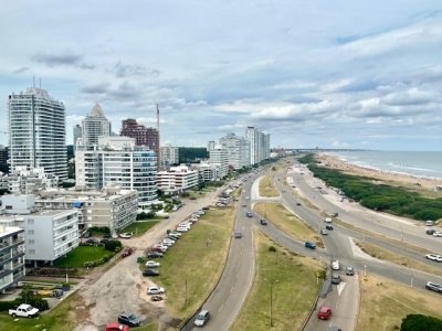 Venta en brava Edificio Pez Espada 3 dormitorios y dependencia de servicio