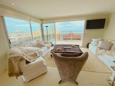 Apartamento venta, Península 3 dormitorios , parrillero