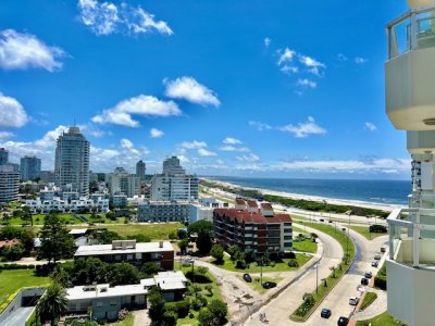 Venta y Alquiler dpto en  Brava, Punta del Este, 2 Dormitorios, impecable