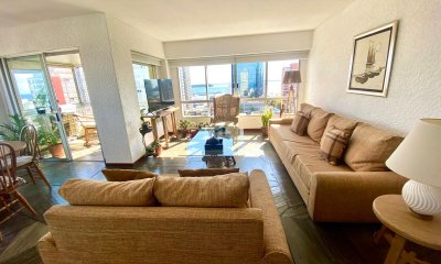 Venta departamento con 3 dormitorios y 3 baños