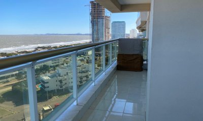 Apartamento en Venta 3 Dormitorios mas dependencia de servicio