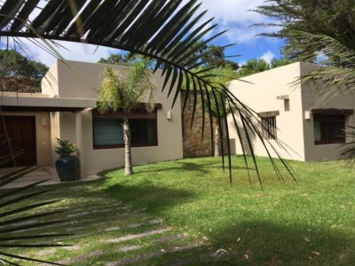 venta y alquiler 4 dormitorios con piscina - ipd2833c