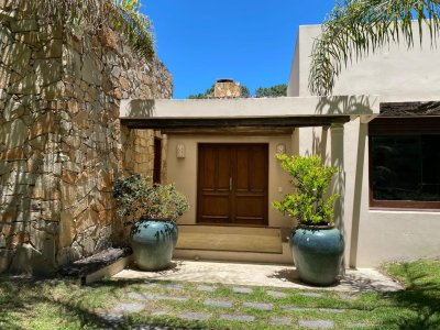 venta y alquiler 4 dormitorios con piscina - ipd2833c