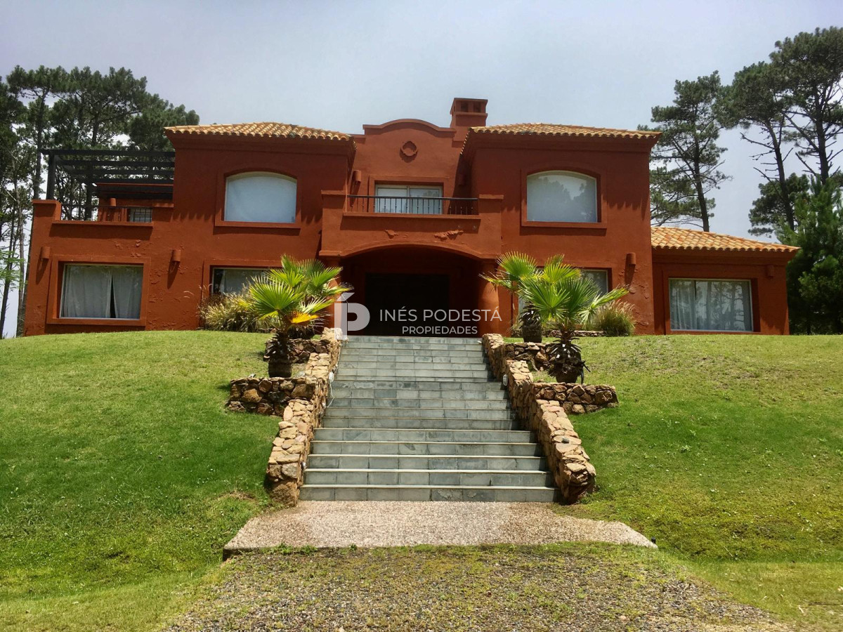 Casa ID.2699 - Alquiler en Manantiales 5 dormitorios y piscina 
