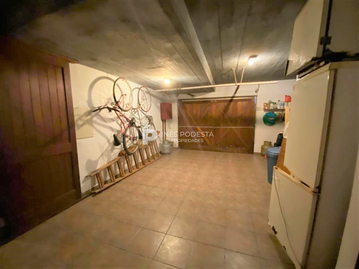 Casa ID.516 - Casa con 4 dormitorios y dep. de servicio con piscina a 100 mts mar