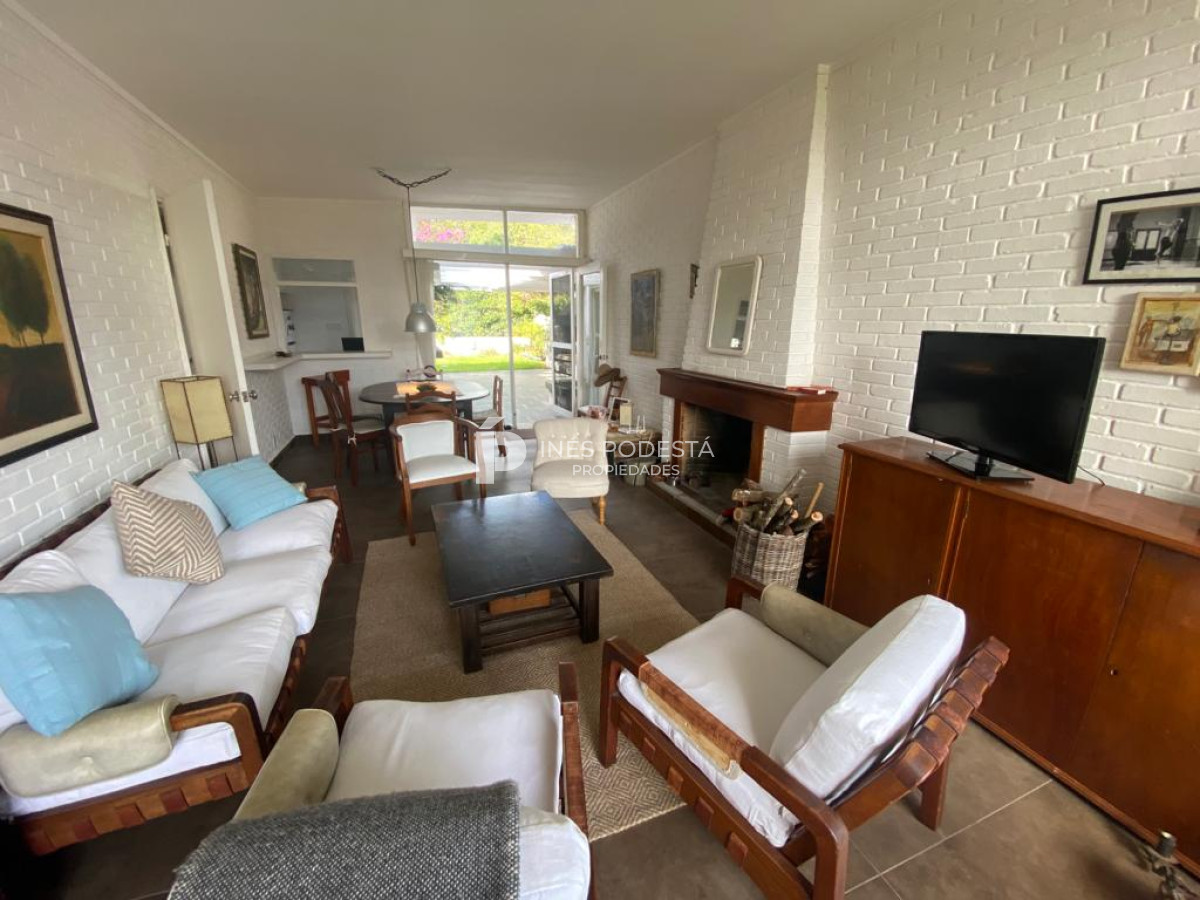 Casa ID.4276 - Alquiler en Mansa, próximo al mar con 3 dormitorios y 2 baños reciclada