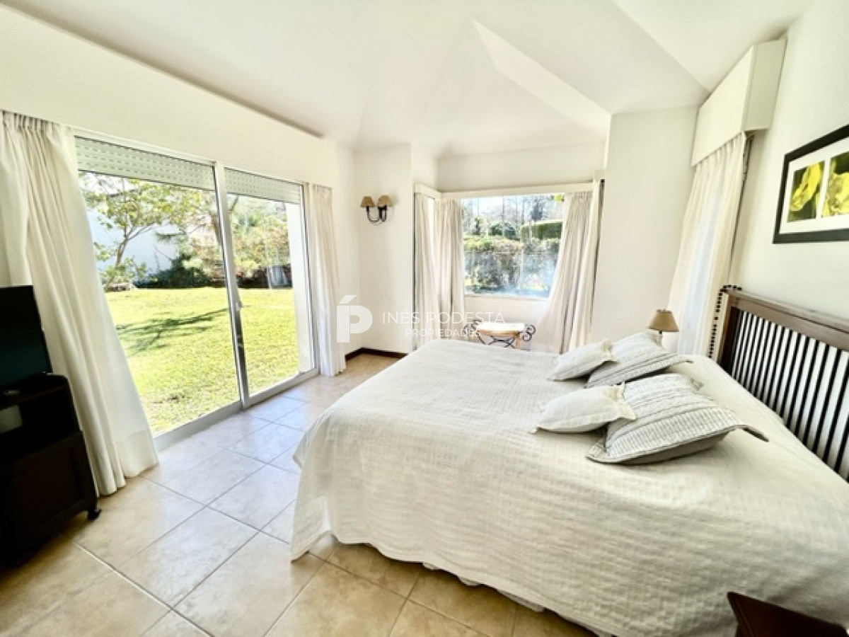 Casa ID.916 - Mansa, excelente ubicación con 4 dormitorios y 3 baños
