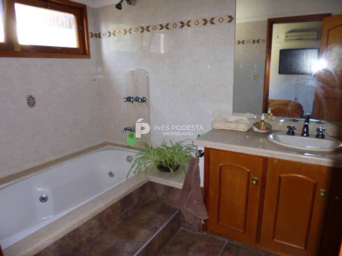 Casa ID.237 - Casa en Punta del Este, Pinares