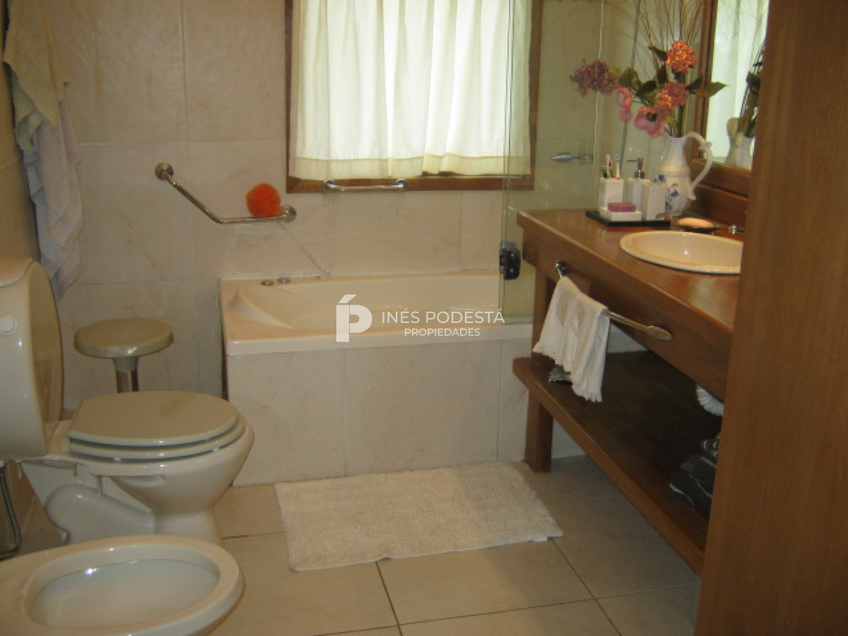 Casa ID.2966 - Mansa, próximo al mar y al Shopping
