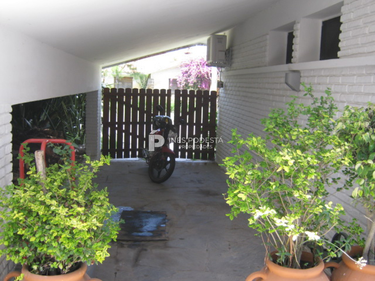 Casa ID.2966 - Mansa, próximo al mar y al Shopping
