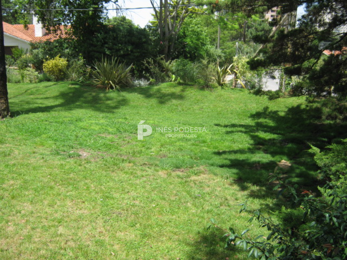 Casa ID.2966 - Mansa, próximo al mar y al Shopping