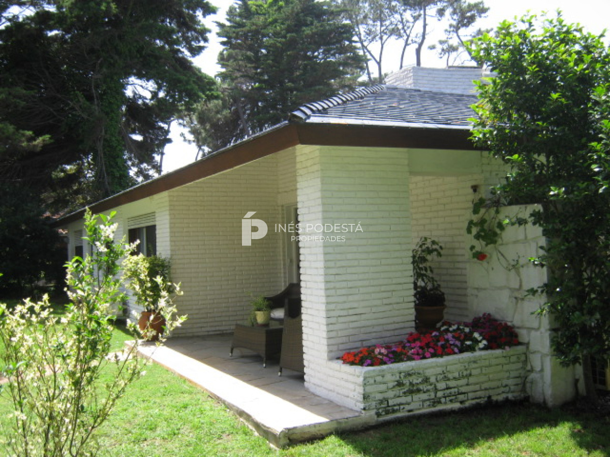Casa ID.2966 - Mansa, próximo al mar y al Shopping
