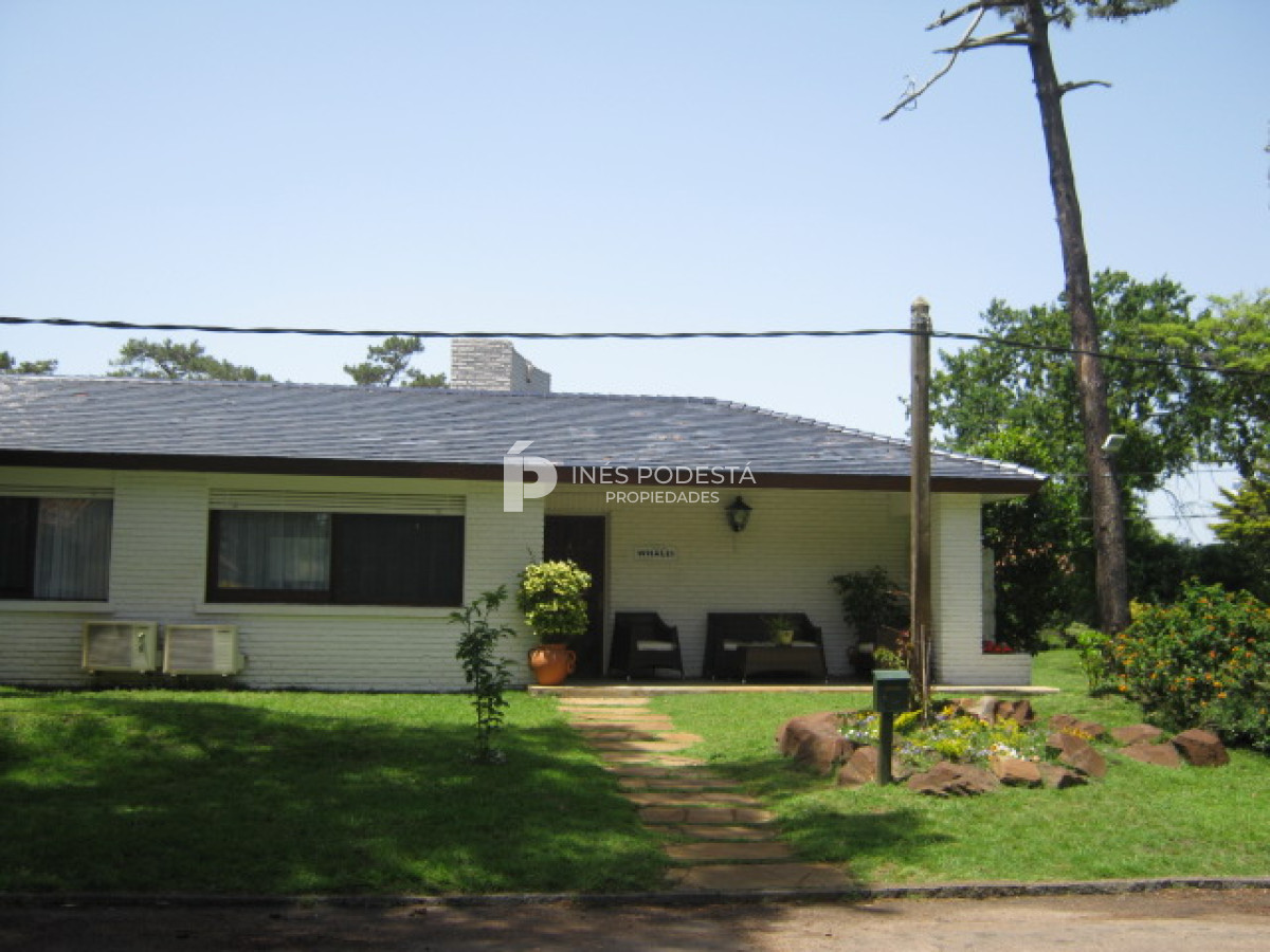 Casa ID.2966 - Mansa, próximo al mar y al Shopping
