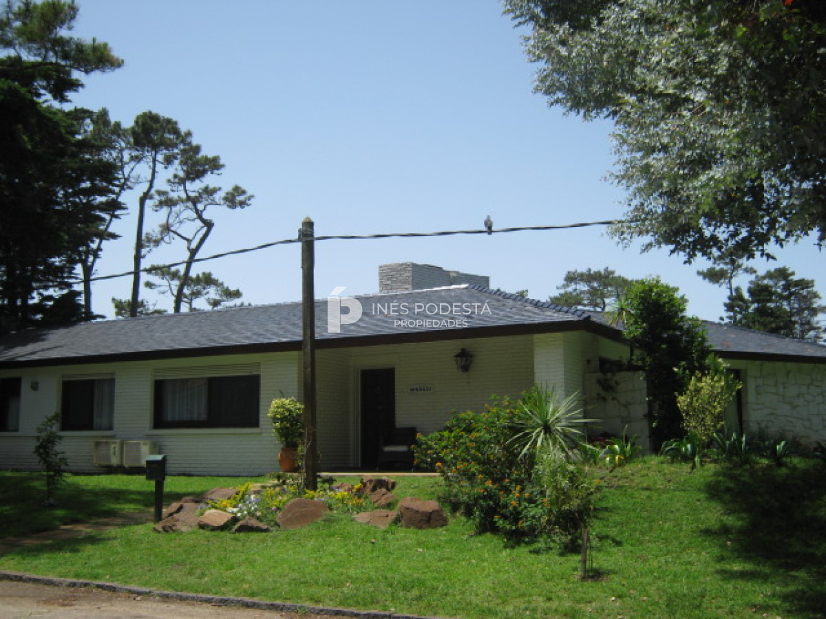 Casa ID.2966 - Mansa, próximo al mar y al Shopping