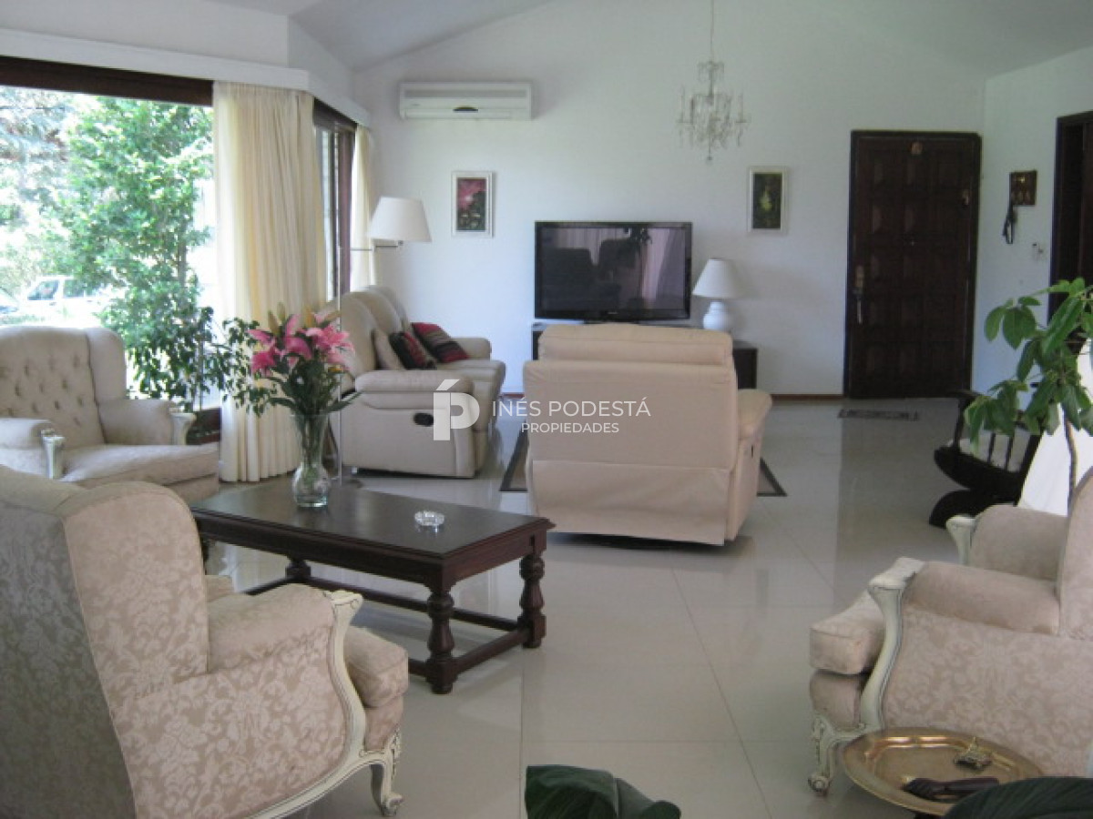 Casa ID.2966 - Mansa, próximo al mar y al Shopping
