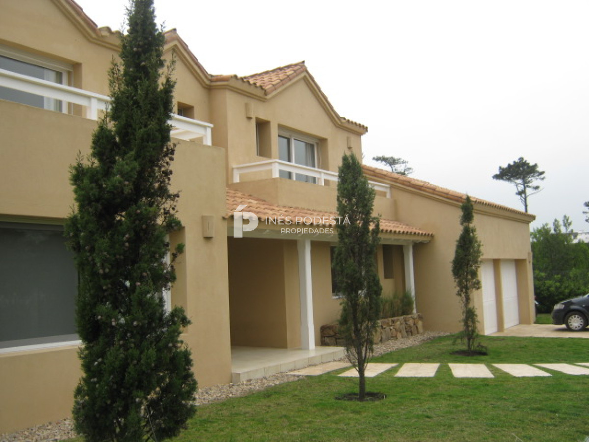 Casa ID.4321 - Rincón del Indio a 200 mts del  mar, 4 dorm y dep. de servicio
