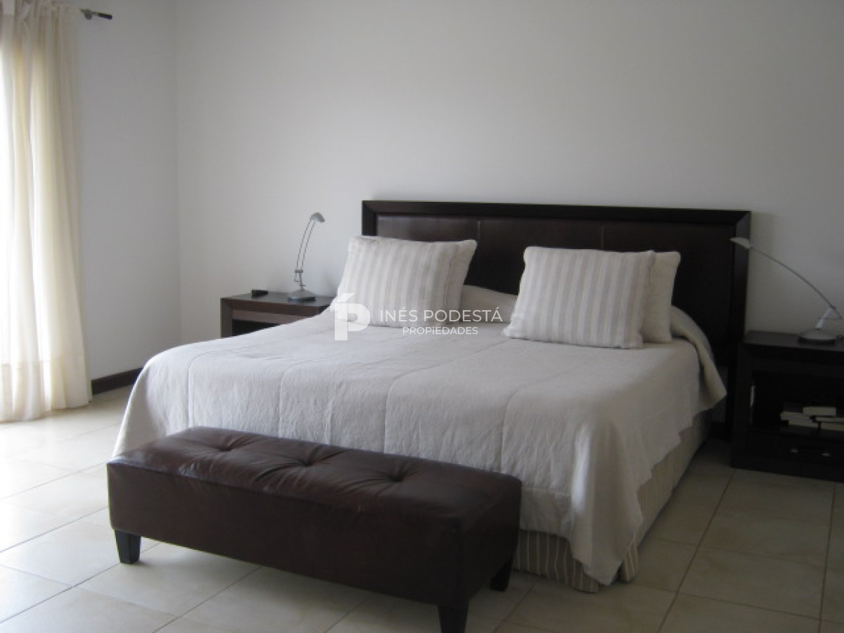 Casa ID.4321 - Rincón del Indio a 200 mts del  mar, 4 dorm y dep. de servicio