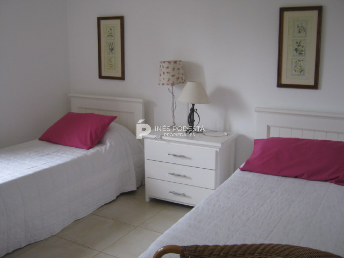 Casa ID.4321 - Rincón del Indio a 200 mts del  mar, 4 dorm y dep. de servicio