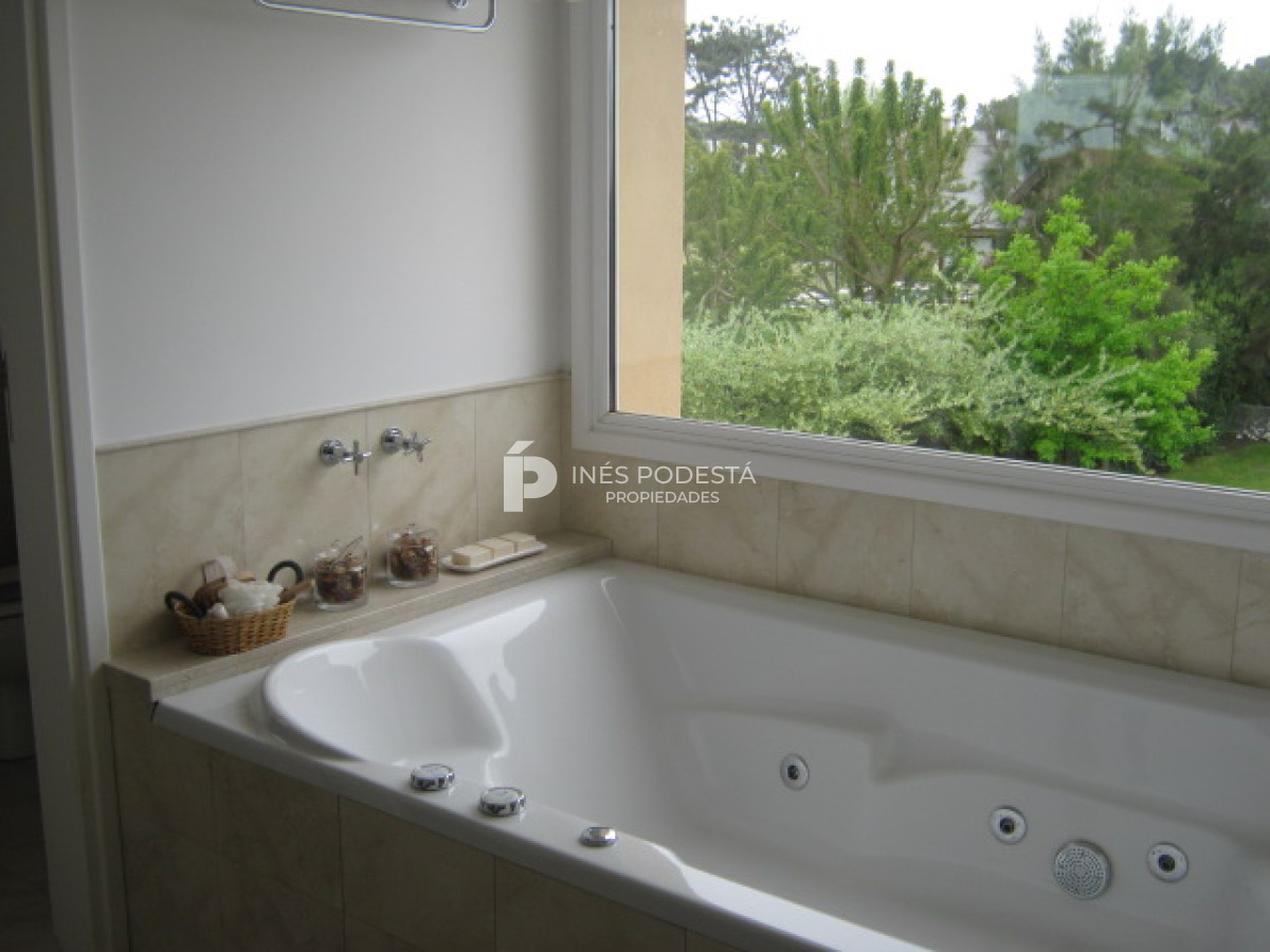 Casa ID.4321 - Rincón del Indio a 200 mts del  mar, 4 dorm y dep. de servicio