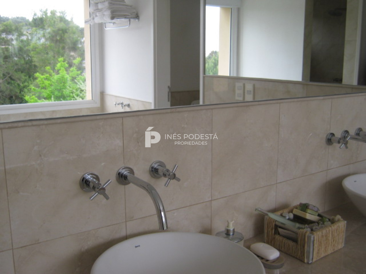 Casa ID.4321 - Rincón del Indio a 200 mts del  mar, 4 dorm y dep. de servicio